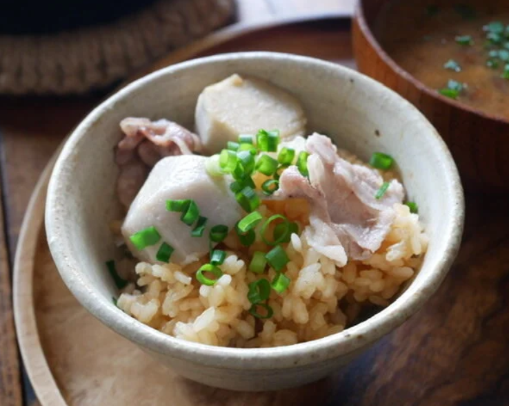 里いもと豚バラの炊き込みご飯｜アラジン公式レシピサイト